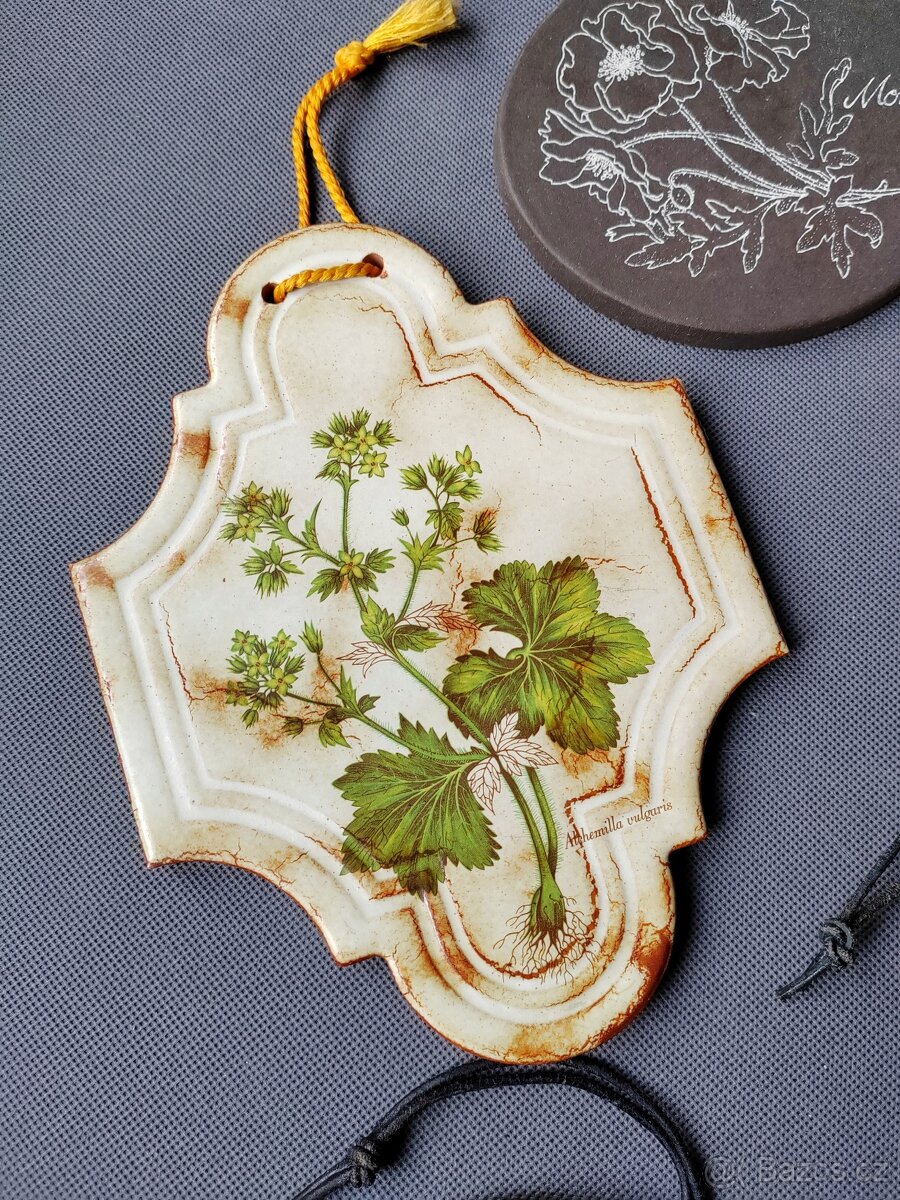 Sada keramických dekorativních plaket s rostlinným motivem - 9
