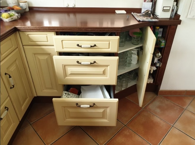 Moderní kuchyňská linka se spotřebiči - 9