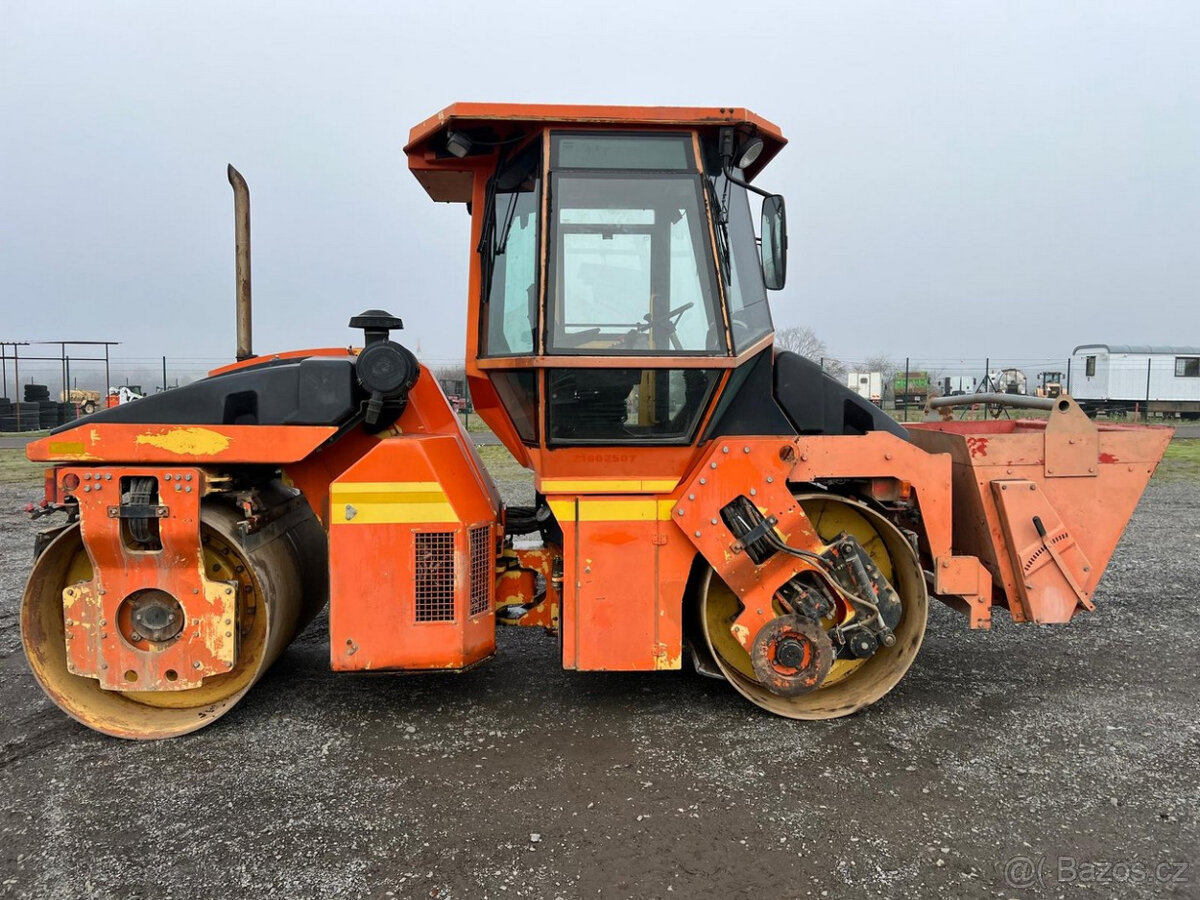 Vibrační válec DYNAPAC CC232+ PODRCOVAČ, ROK 2006 - 9