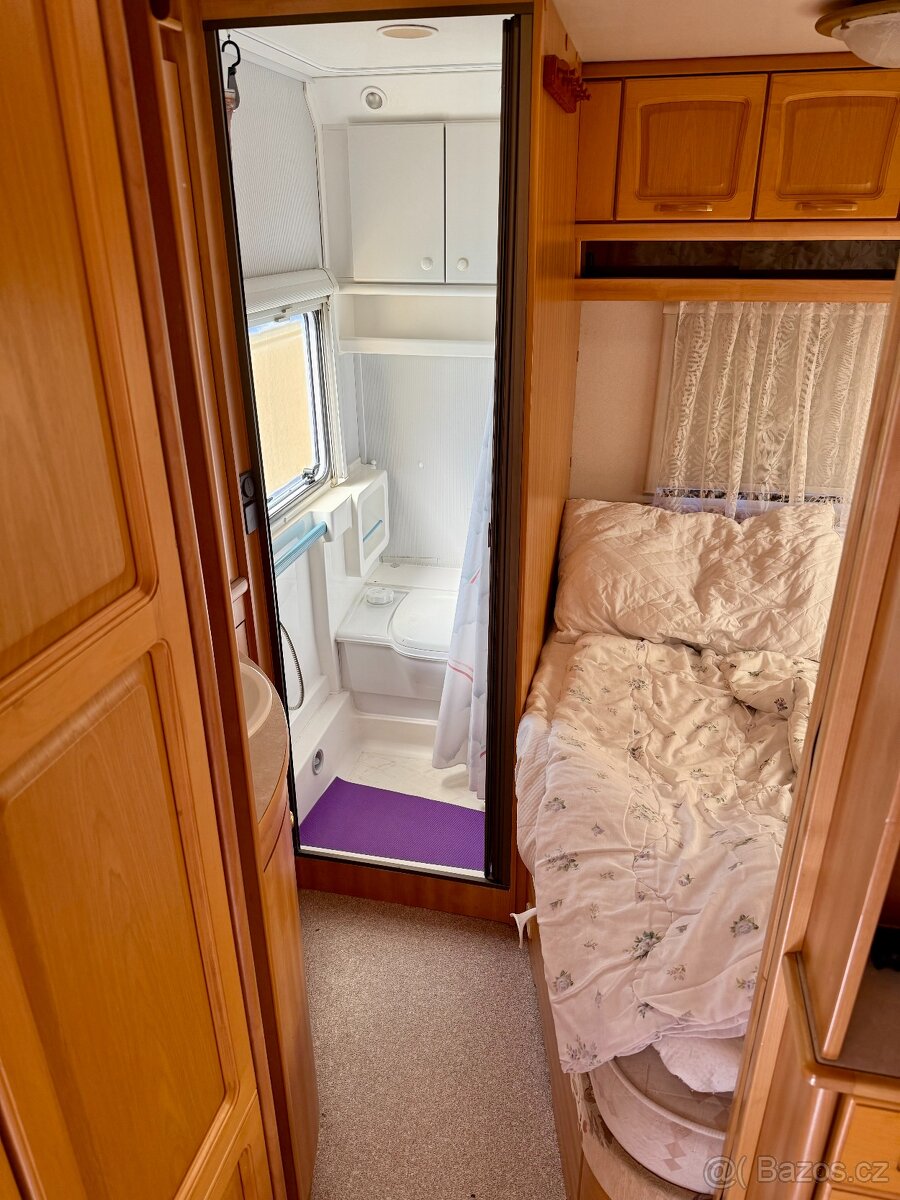Knaus Azur 495 s moverem, solárem a předstanem - 9