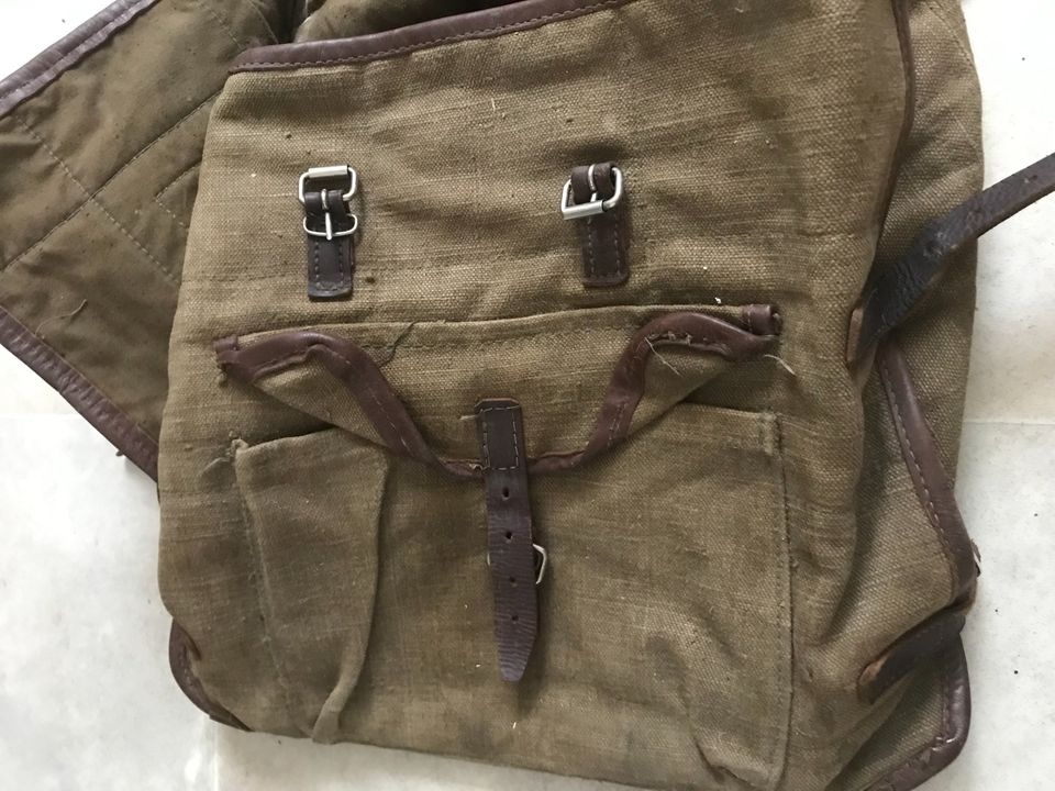 starý batoh 52cm x 42cm asi usárna nevim - 9