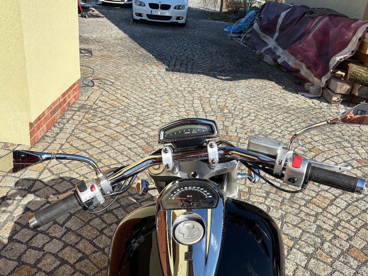 SUZUKI INTRUDER M 1800R2 - 9