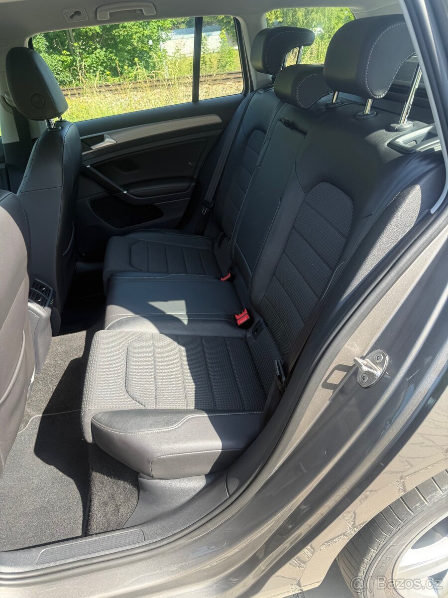 Volkswagen Golf 7 variant 1,6 TDI 81KW. Tažné,NAVI, LED - 9