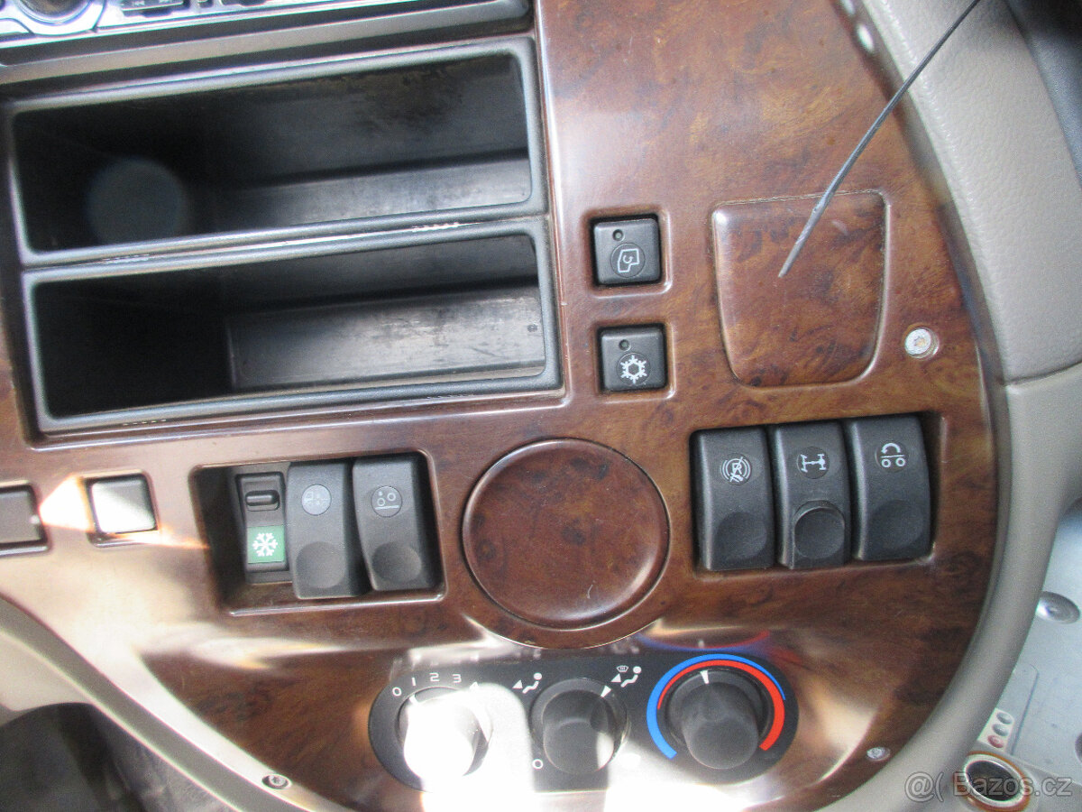 DAF XF 105.460 PŘEPRAVNÍK STROJŮ A VOZIDEL -14 T - - 9