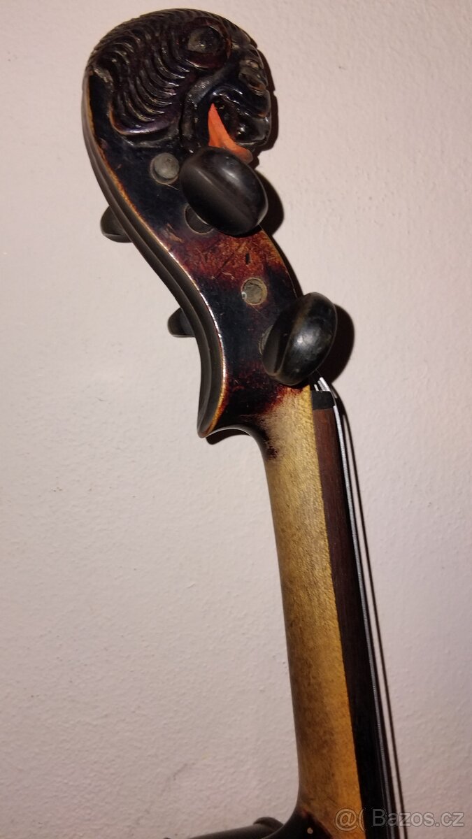 Housle s vyřezávanou hlavou - 9