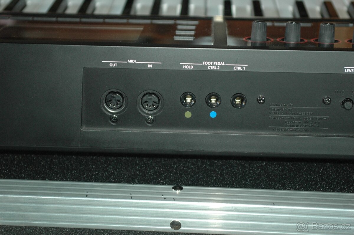 Roland FA07 s hliníkovým kufrem Thon - 9