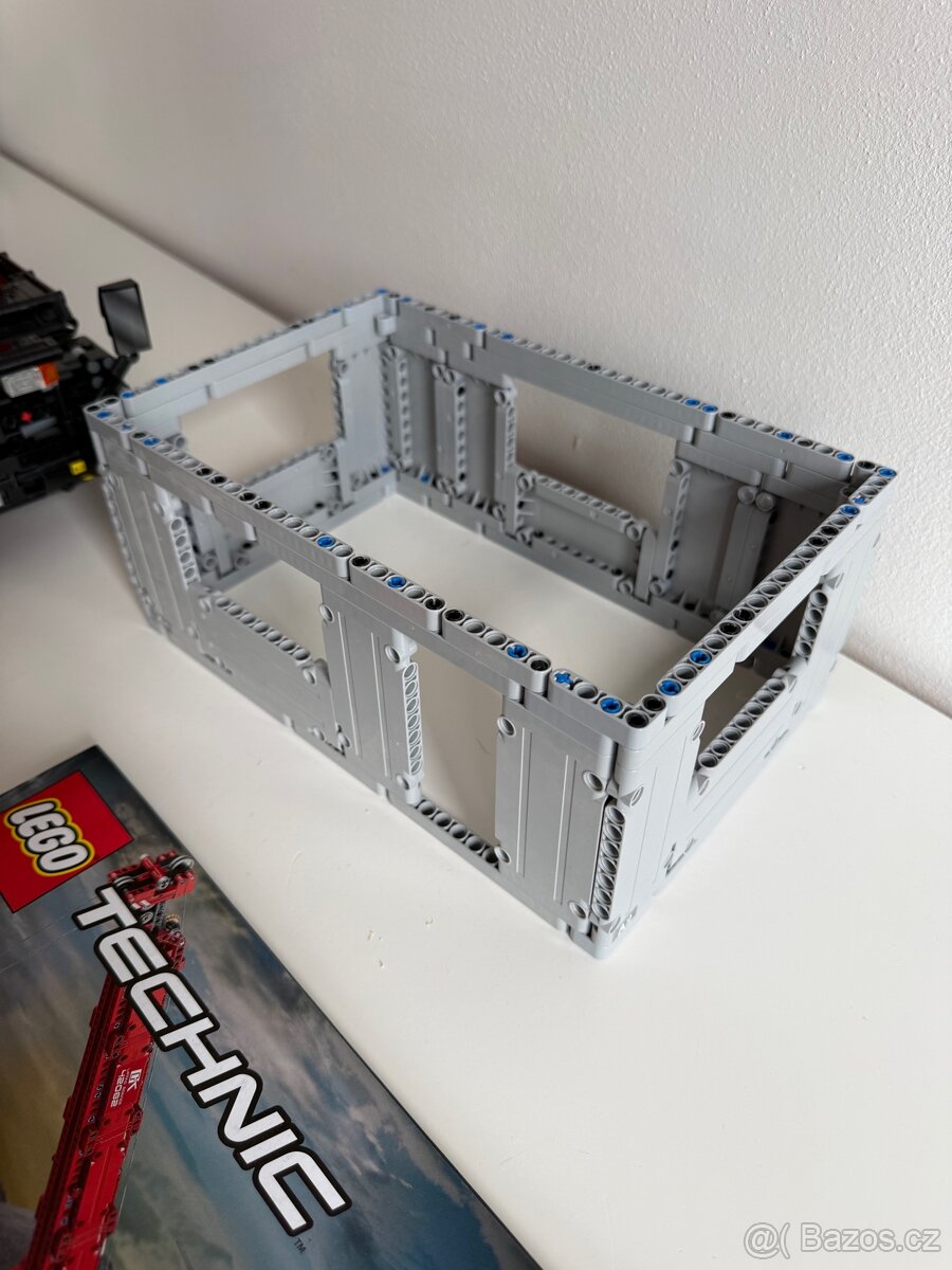 LEGO Technic 42082 - 9