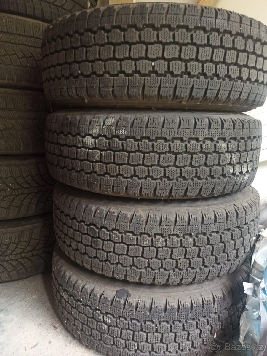 Bridgestone 215/70 R15 C, zimní - 9
