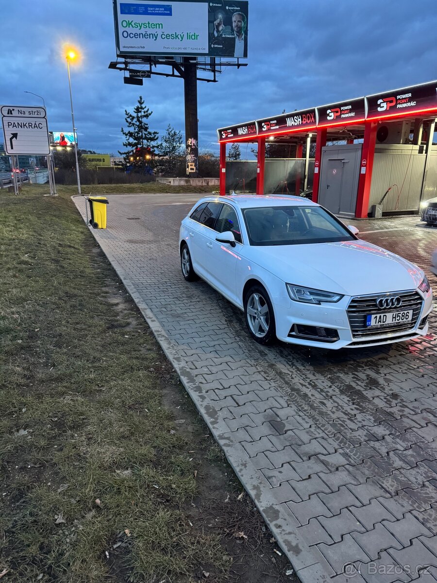Auto Audi a4b9 - 9