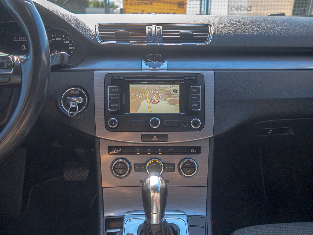 Volkswagen Passat 2.0TDI 103KW CR DSG – NAVI - 9
