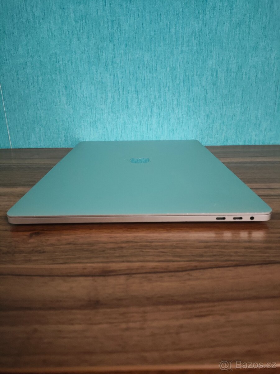 MacBook Pro 15 2016 | i7 • 16GB • 256GB SSD - 9