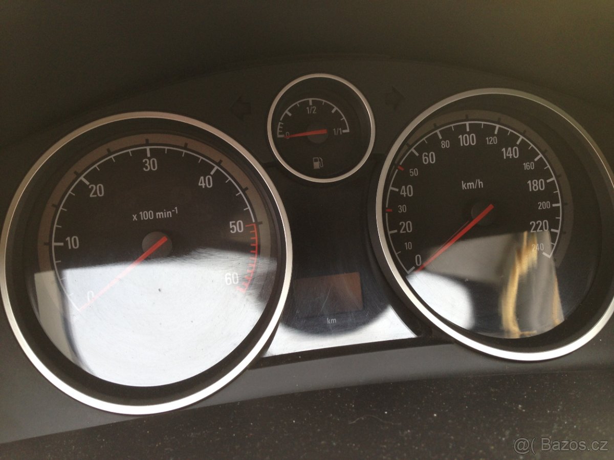 Opel Astra Coupe 1,9CDTI 2005 88kW GTC - díly - 9