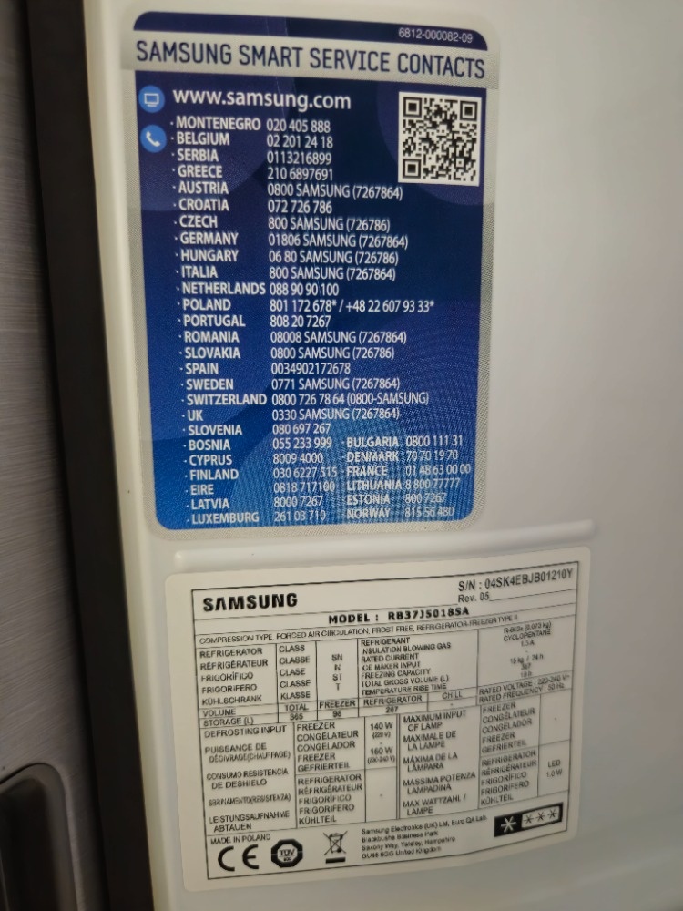 Lednička s mrazákem značky Samsung - 9