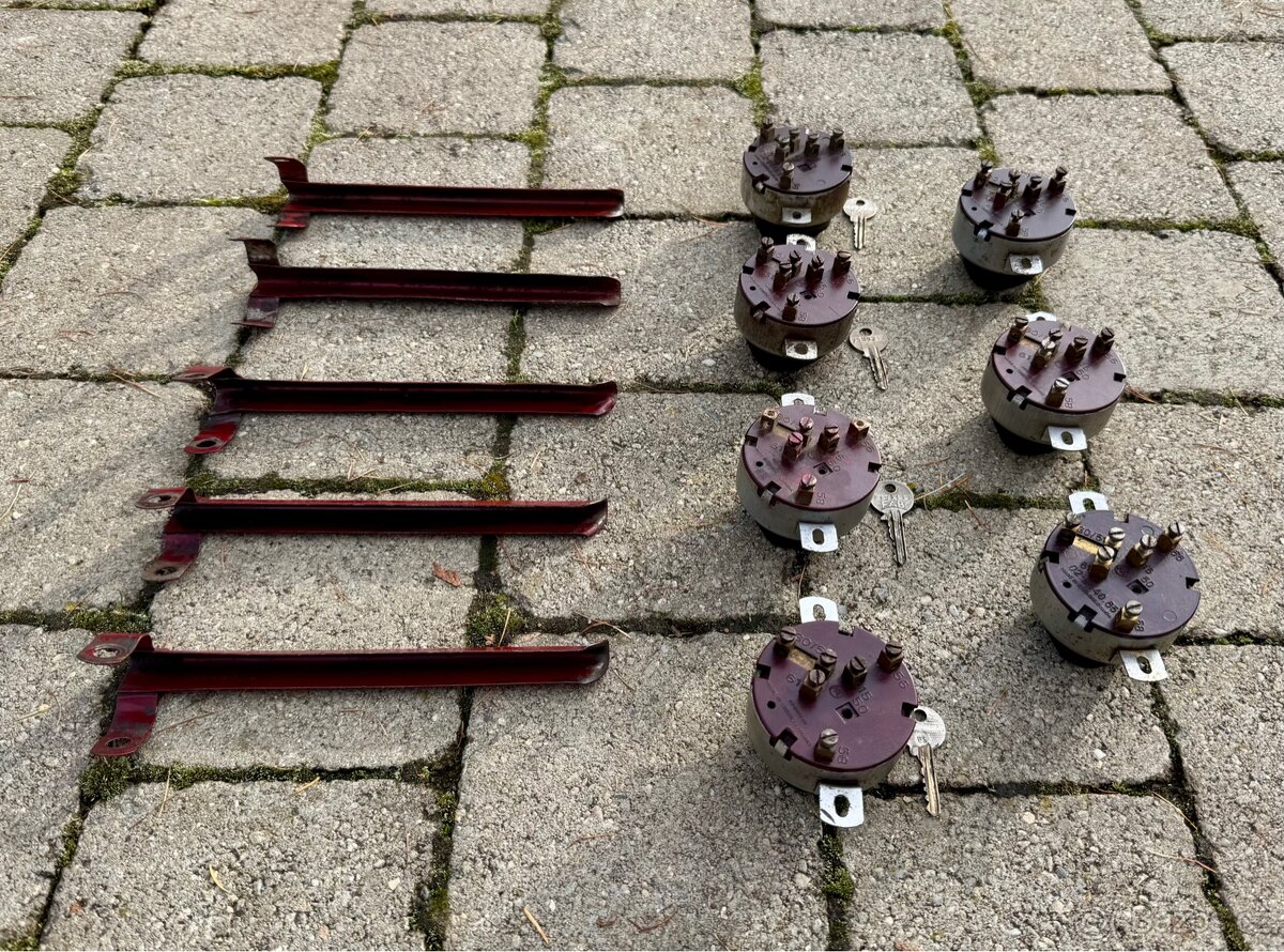 Jawa 250 350 panelka - drzaky a spinacky - 9