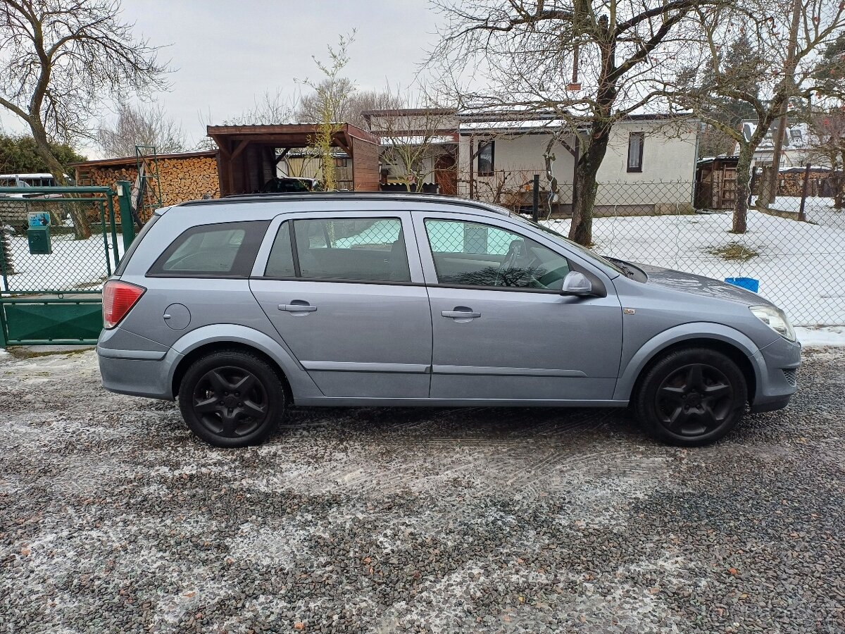 Benzínová Opel Astra 1.8 ..16V Tempomat - 9
