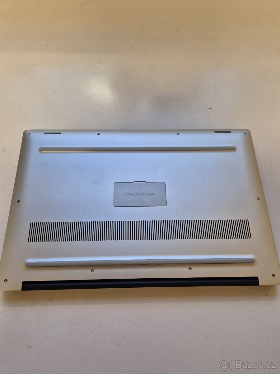 Kovový notebook Dell Precision 5530 - 9