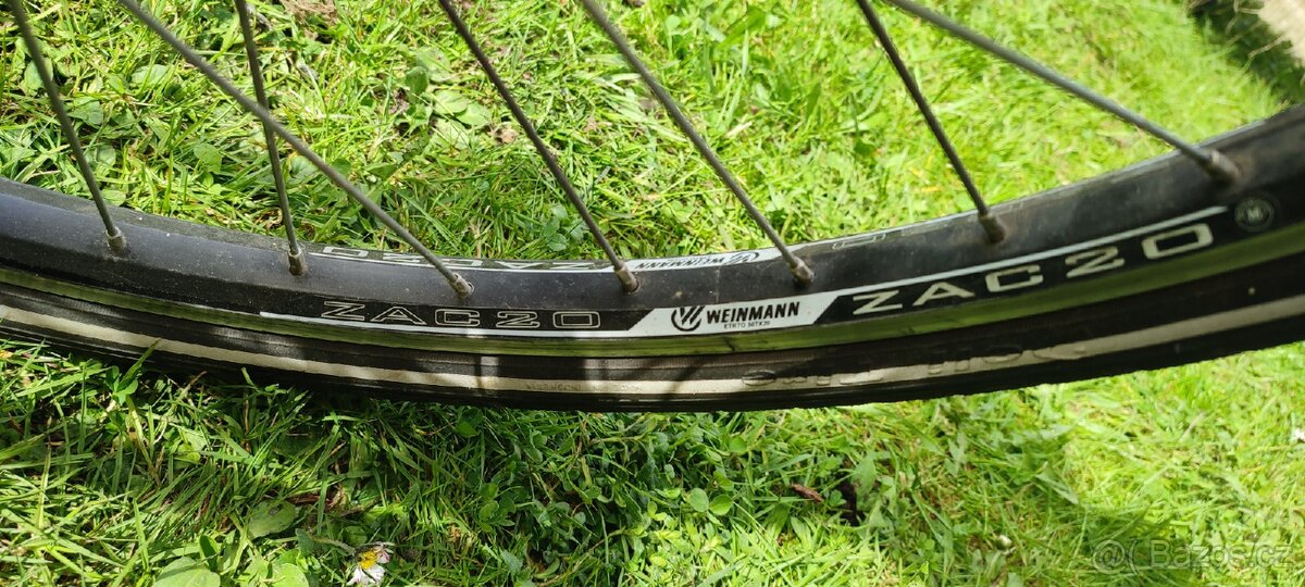 Dívčí bílé krosové kolo Apache kolo Buffalo 20
Skončeno - 9