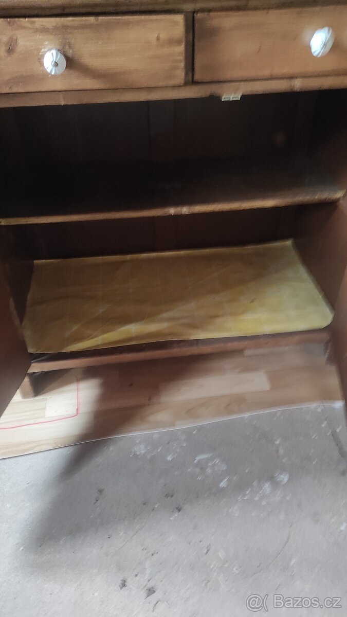 Starý kuchyňský kredenc - 9