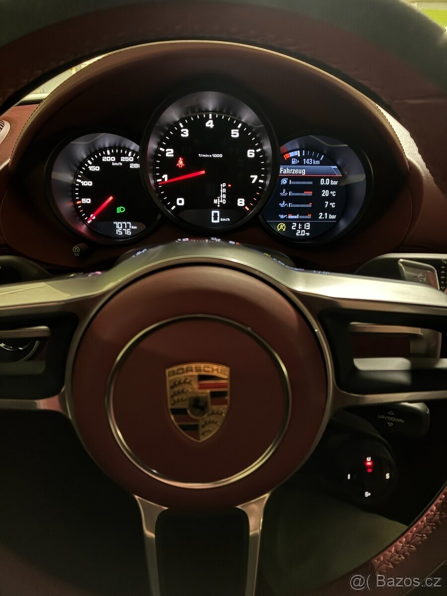 Porsche 718 Cayman - 9