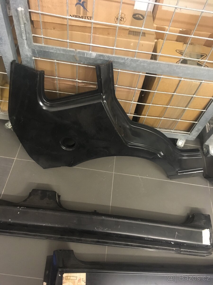 Prodám díly karoserie Fiat UNO - 9