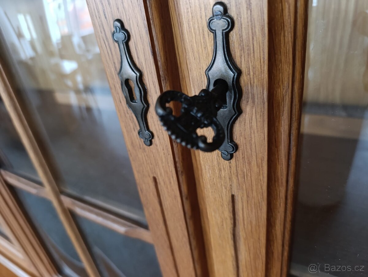 Rustikální kredenc, příborník s vitrínou, nábytek z masívu - 9