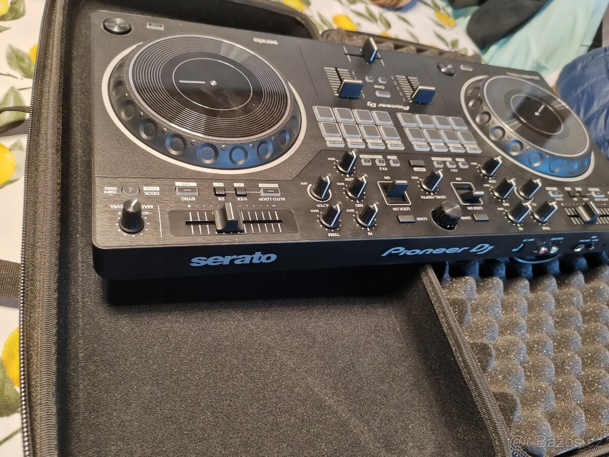 Mixážní pult Pioneer DJ DDJ-REV1 - 9