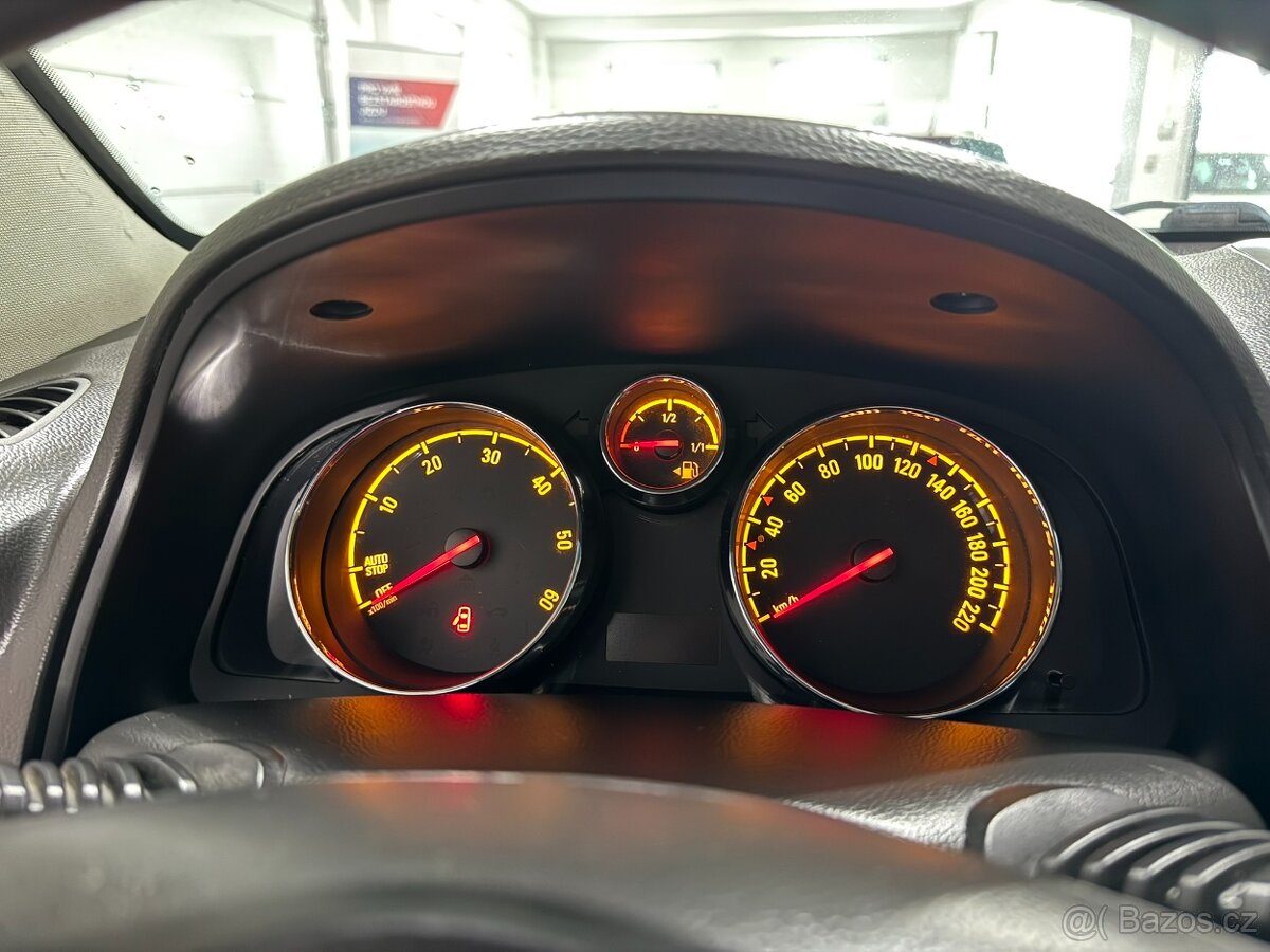 Opel Antara 2,2 CDTI COSMO TAŽNÉ 120KW 2015 126.000 KM - 9