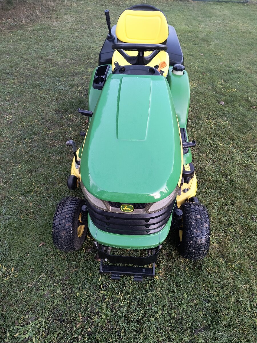 Zahradní traktor John Deere X300R - 9