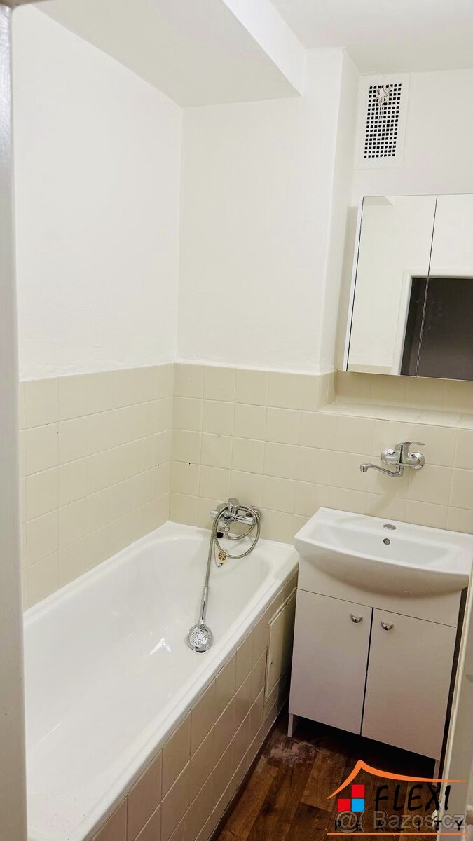 Pronájem bytu 2+1, 56m² - Ostrava, ul. Budovatelská - 9