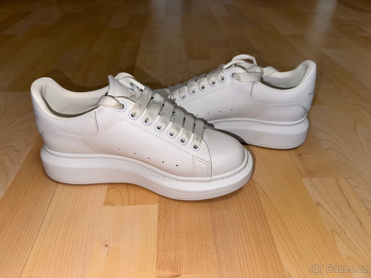 Alexander McQueen - 9