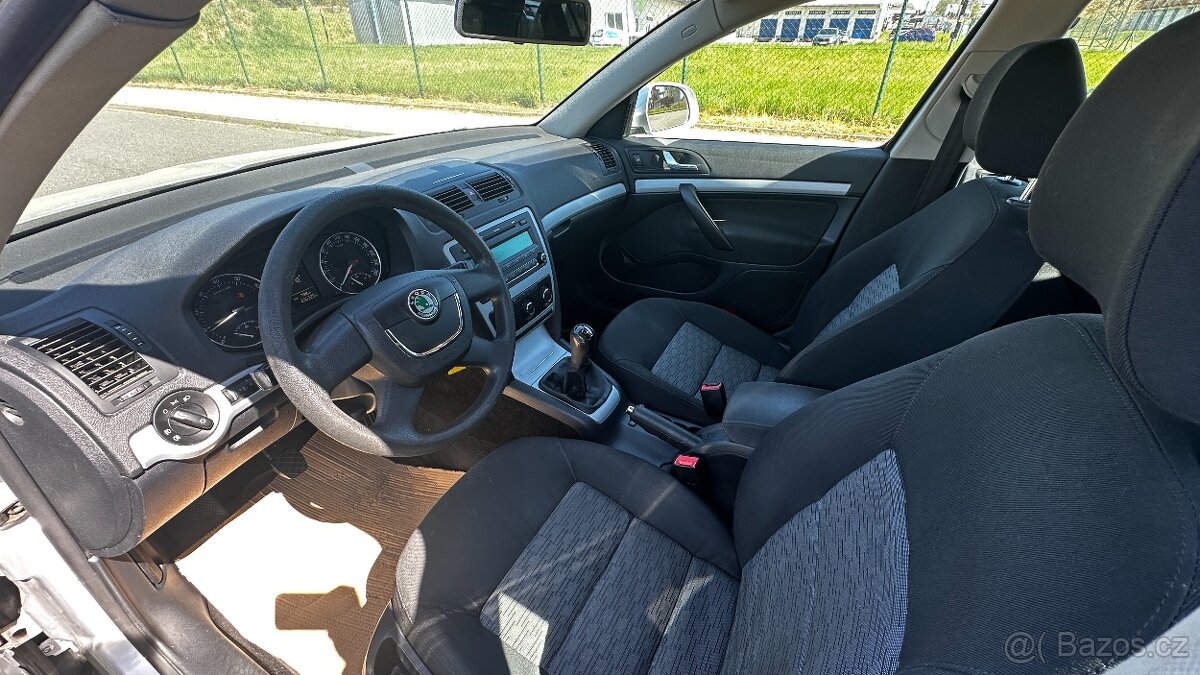 ŠKODA OCTAVIA 1.6 MPI - 9