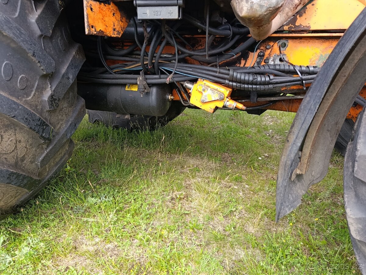 John Deere 6330. - 9