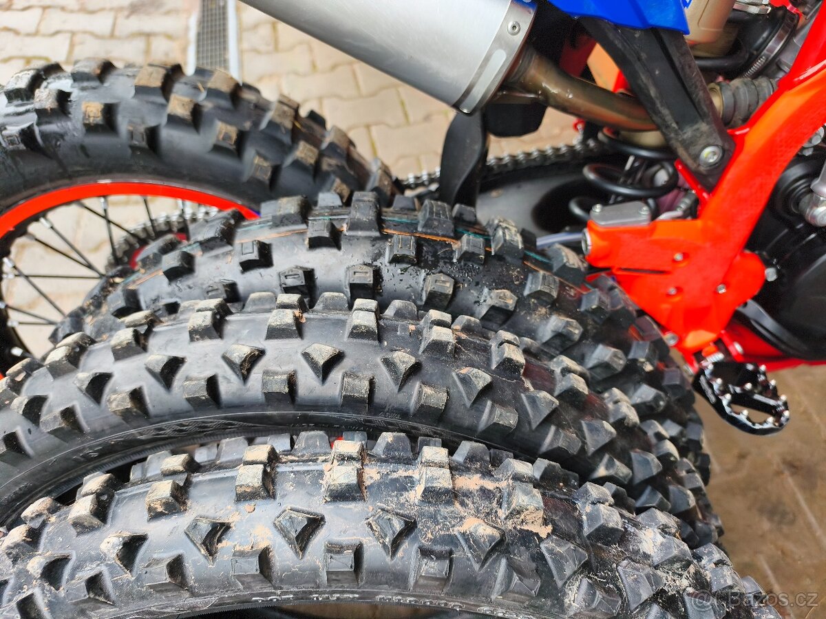 Neměl by někdo zájem o zánovní pneu - 9