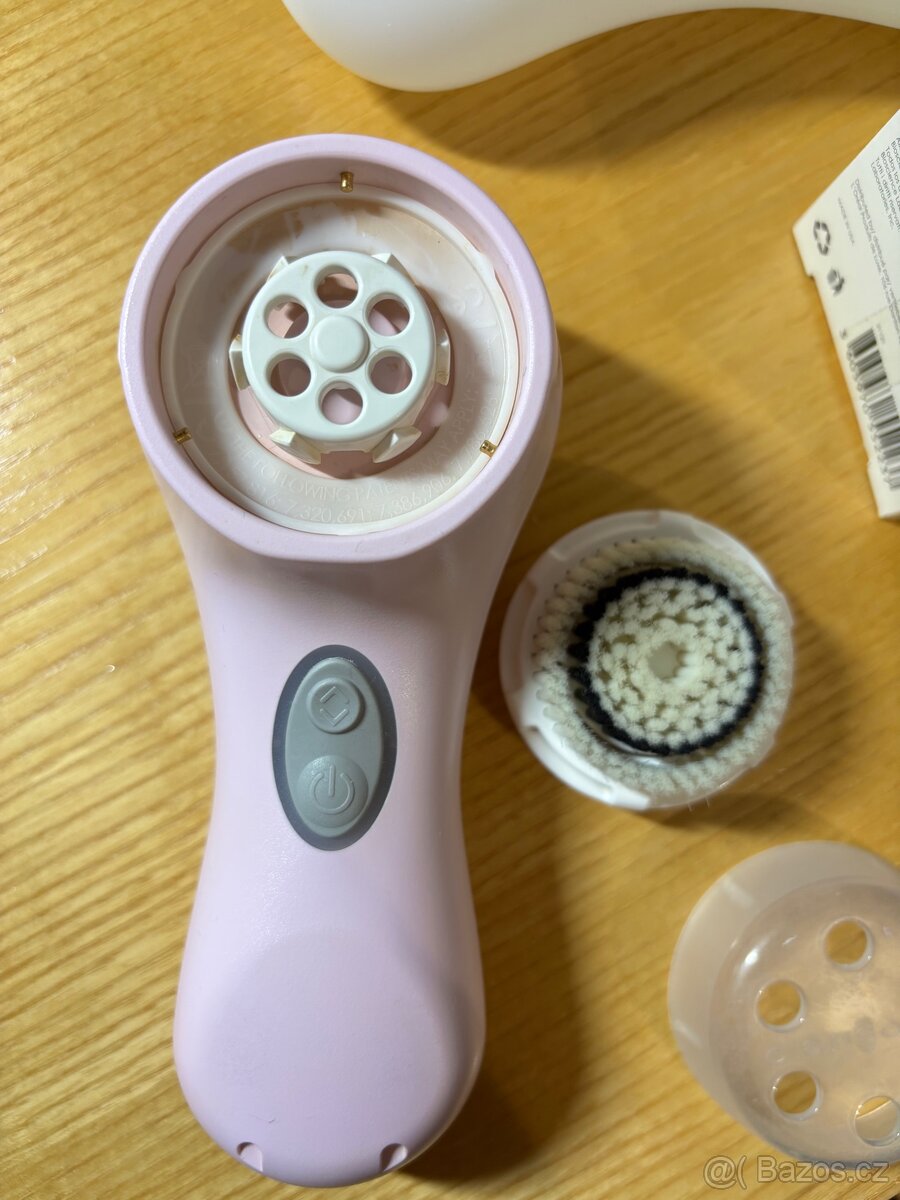 Čisticí kartáček Clarisonic Mia2 + 2 nové čisticí hlavy - 9