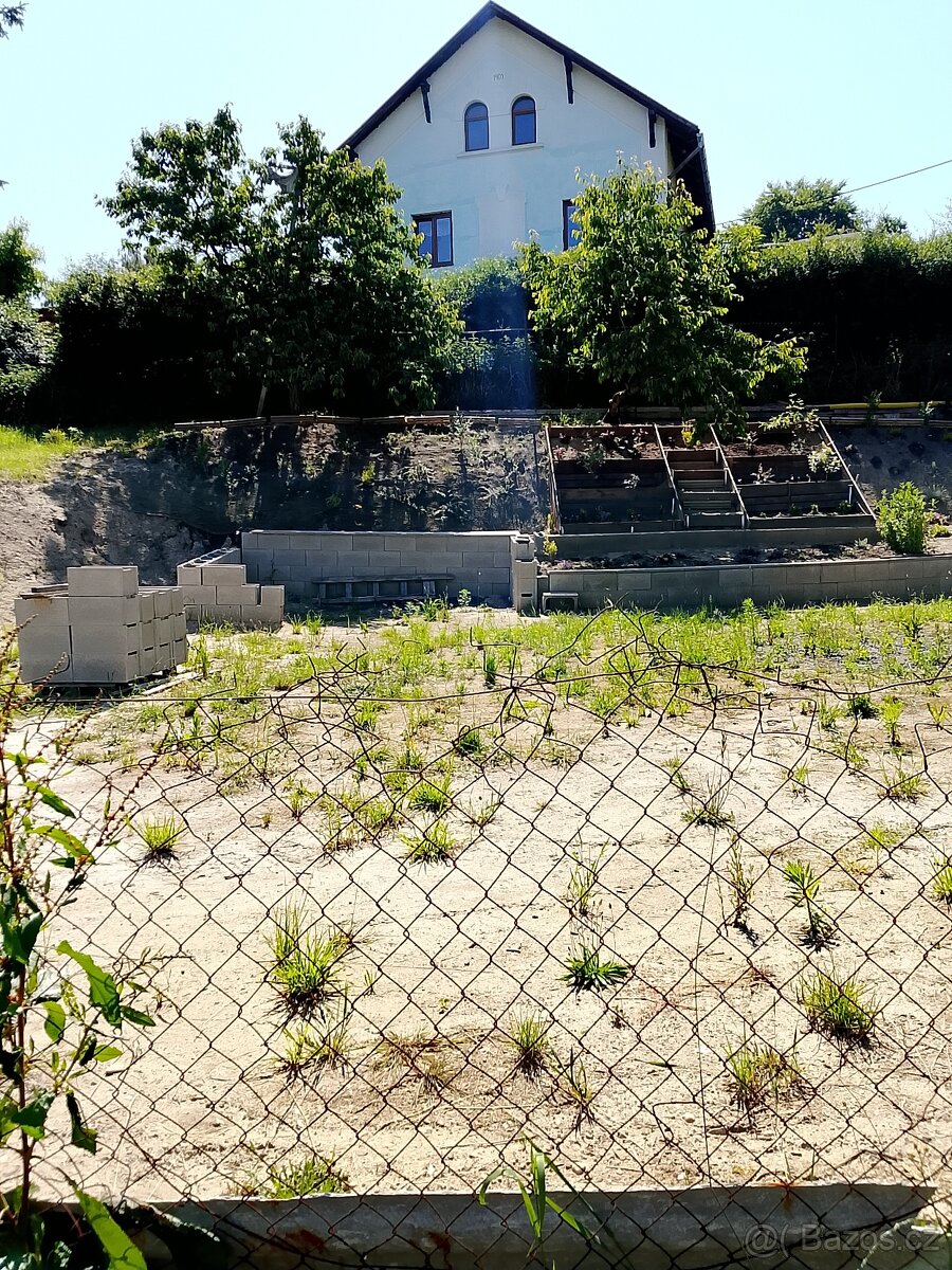 Prodej pozemku s chatkou - 9