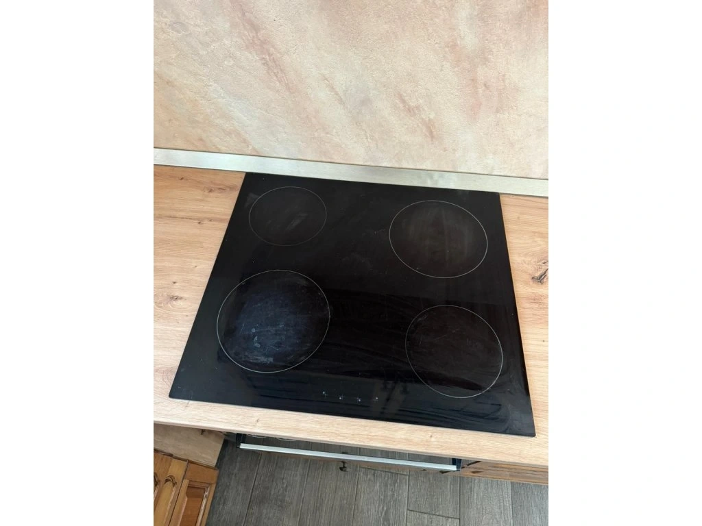 venkovská dubová kuchyně se spotřebiči,5447 - 9