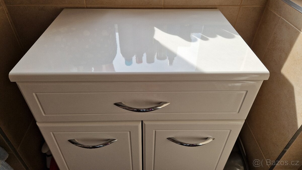 Koupelnová skříňka - 9