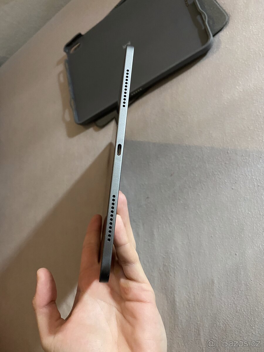 iPad Air 4 (2020) 64GB + Apple Pencil 2 + Logitech Combo - 9