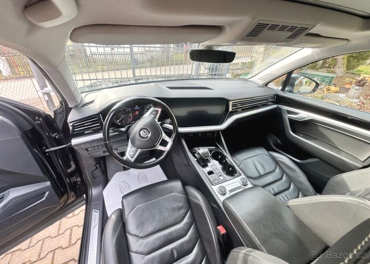 Volkswagen Touareg, 3,0TDi/V6 /210Kw DPH ,fullLED - 9