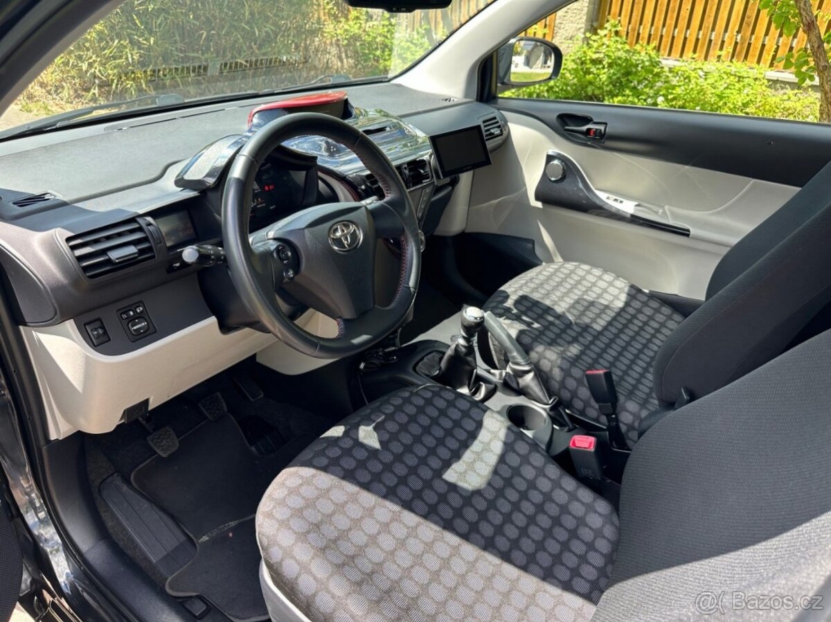 Prodávám Toyota iQ 1.4 D4D - 9