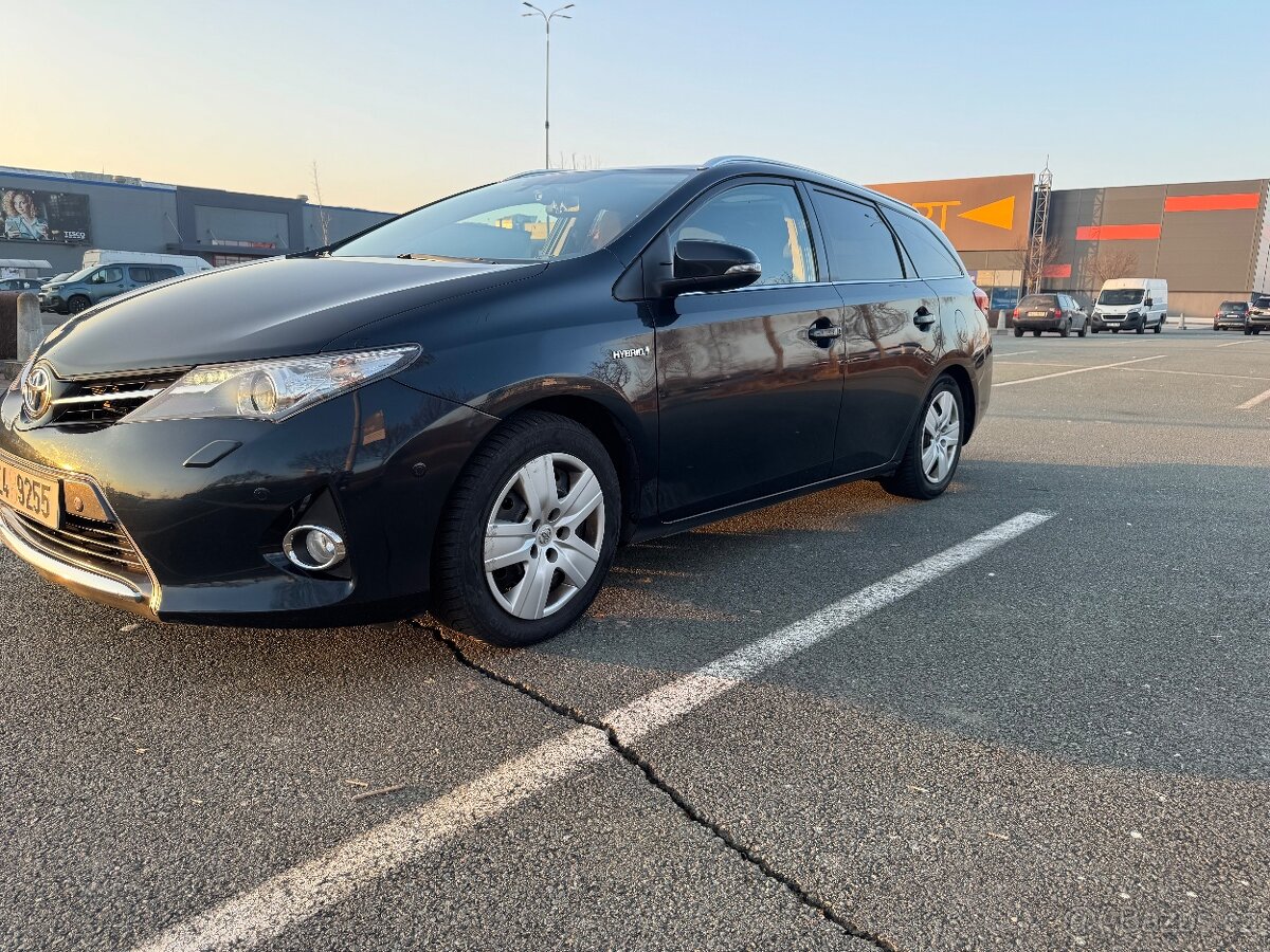 Toyota Auris hybrid - 9
