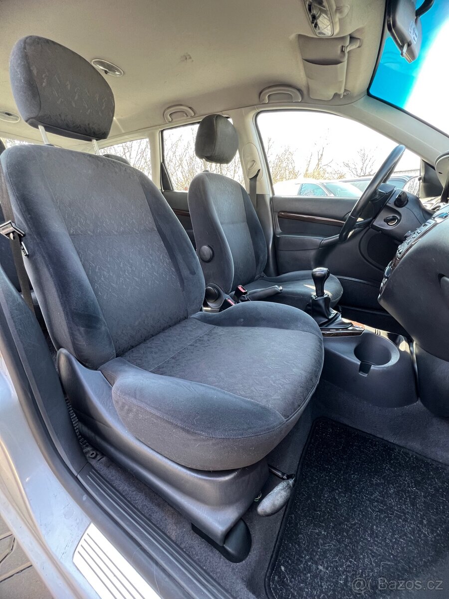 Ford Focus, 1.6i, Manuál, CHIA, 2 Sady kol - 9