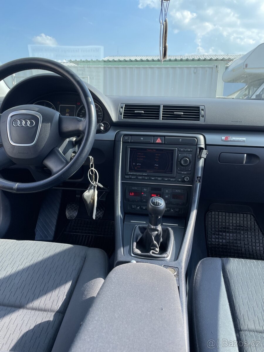 Audi A4 2.5tdi..combi.....manuál - 9