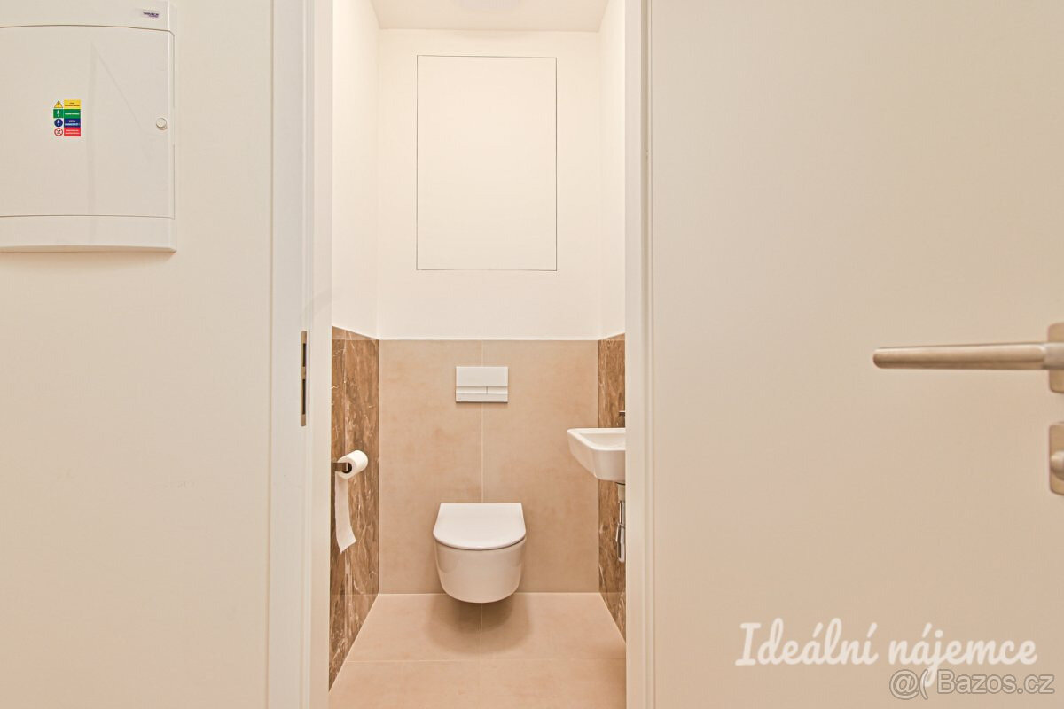 1+kk, Komárovská - 9