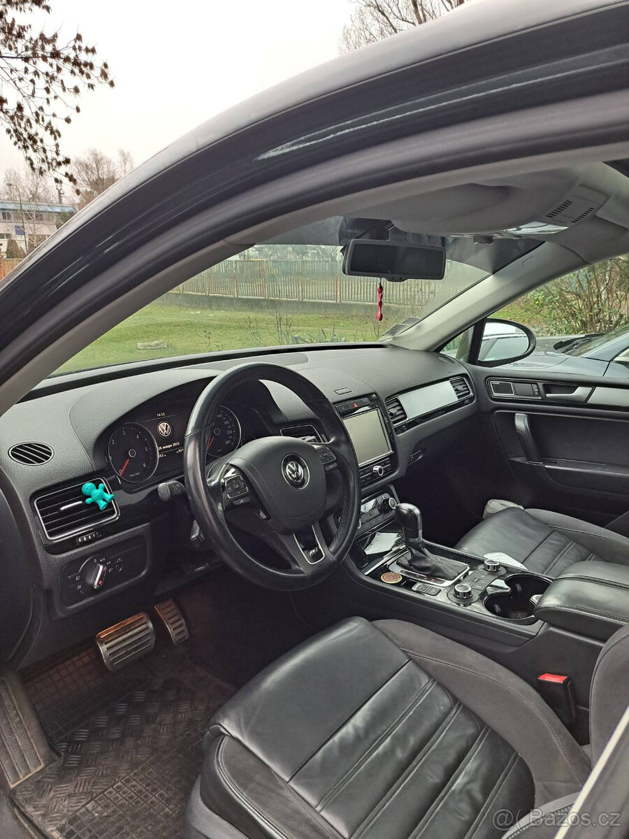 VW Tuareg R line 3,0 TDI r.v.2013 - 9