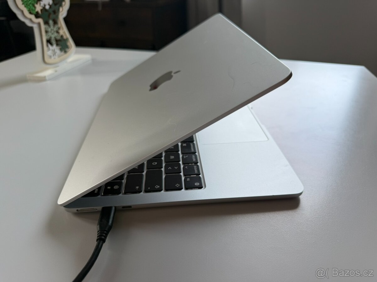 Apple MacBook Air M2 (2022) - Remote uživatel, 97% baterie - 9