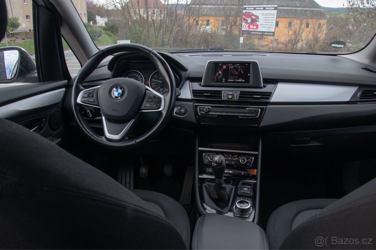 BMW 220i grandtourer - 9