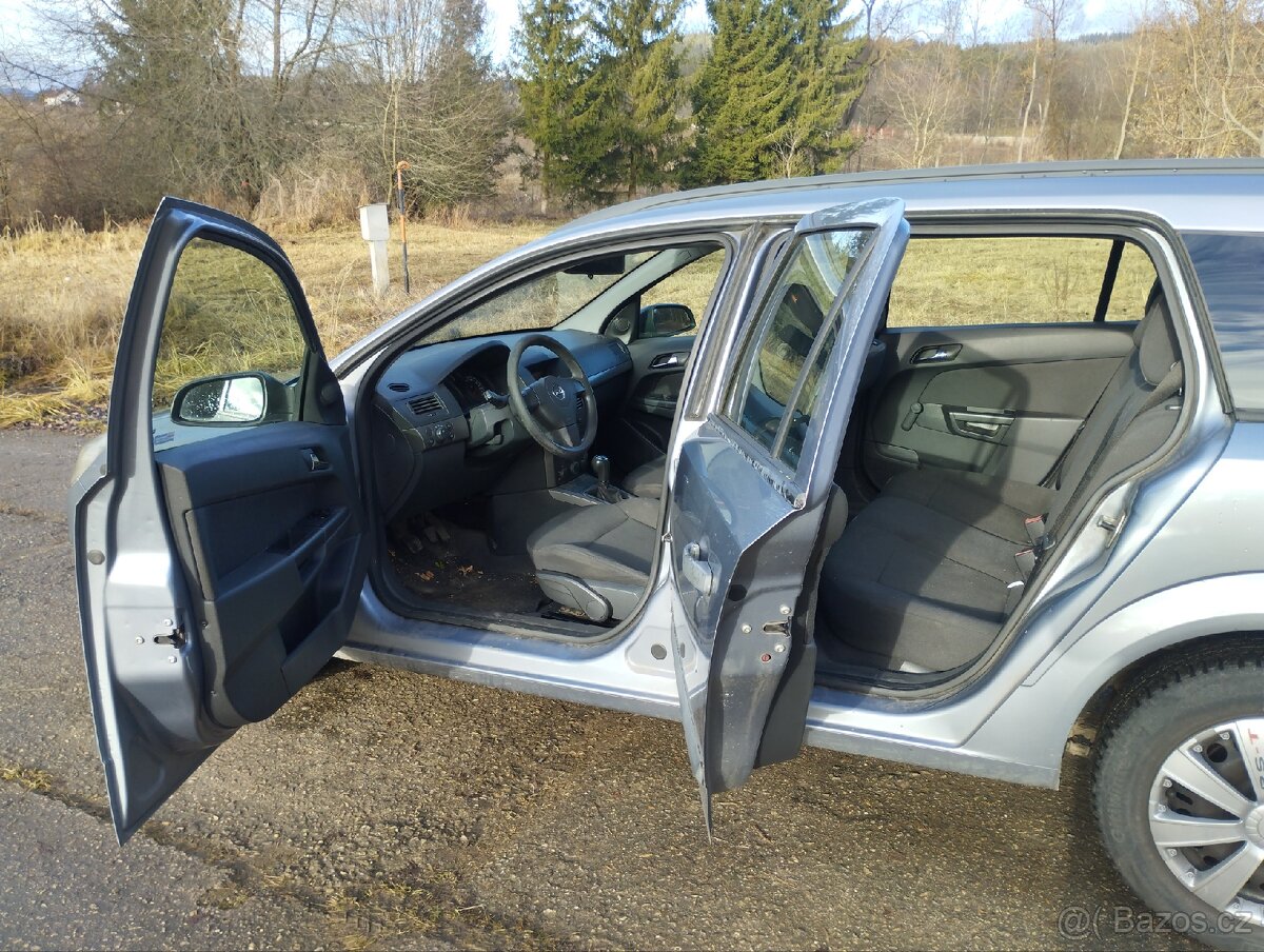 OPEL ASTRA CARAVAN 1.6 R.V.2006 - 9