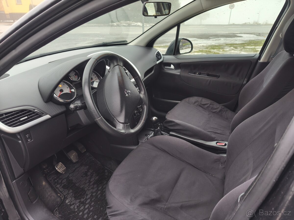 Peugeot 207 1.4i 16V - 9