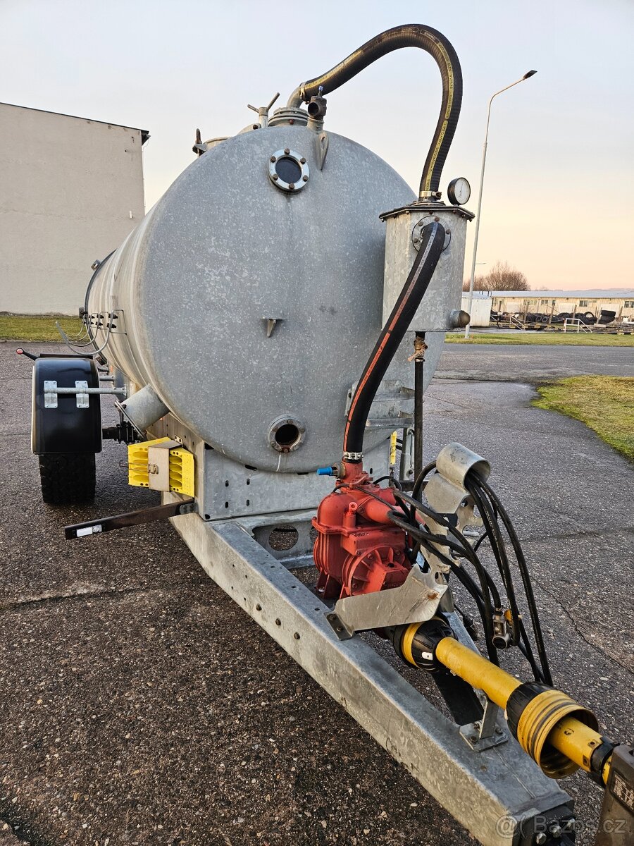 Fekální cisterna Wielton 7m3 - 9